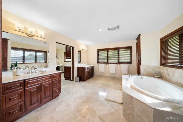 $1,099,000 | 7 Bell Oak Lane, Lemont, IL 60439