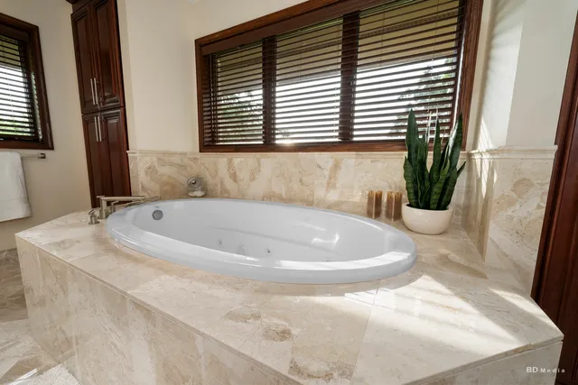 $1,099,000 | 7 Bell Oak Lane, Lemont, IL 60439