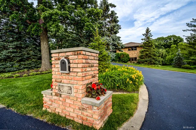 $1,099,000 | 7 Bell Oak Lane, Lemont, IL 60439