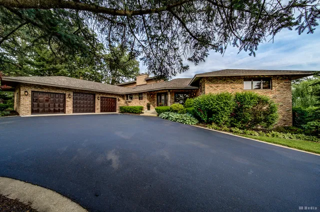 $1,099,000 | 7 Bell Oak Lane, Lemont, IL 60439