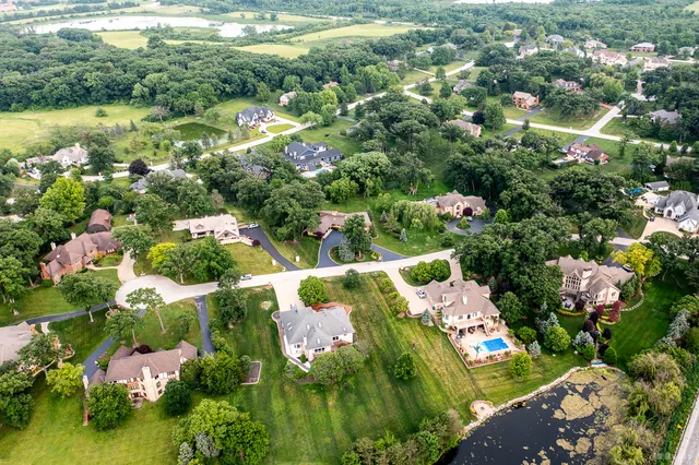 $1,099,000 | 7 Bell Oak Lane, Lemont, IL 60439
