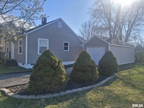 $89,900 | 515 Walnut Street, Varna, IL 61375