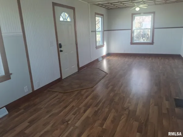 $89,900 | 515 Walnut Street, Varna, IL 61375