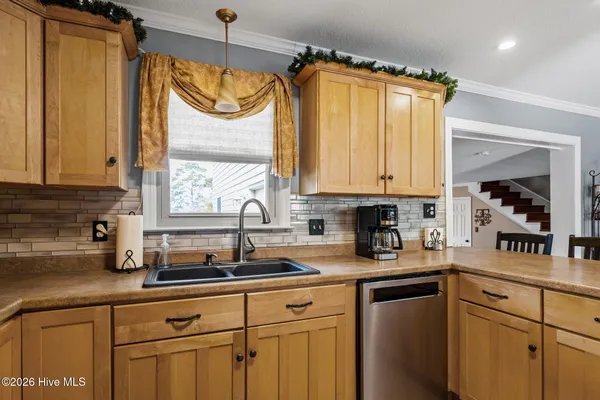 $640,000 | 19 Arrowhead Drive, Hubert, NC 28539