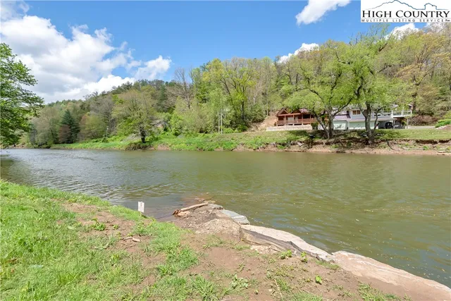 $799,900 | 120 Twin Bridges Circle, Fleetwood, NC 28626