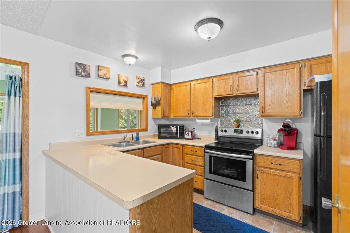 1628 West Herbison Road Dewitt, MI 48820 - Photo 12 of 40