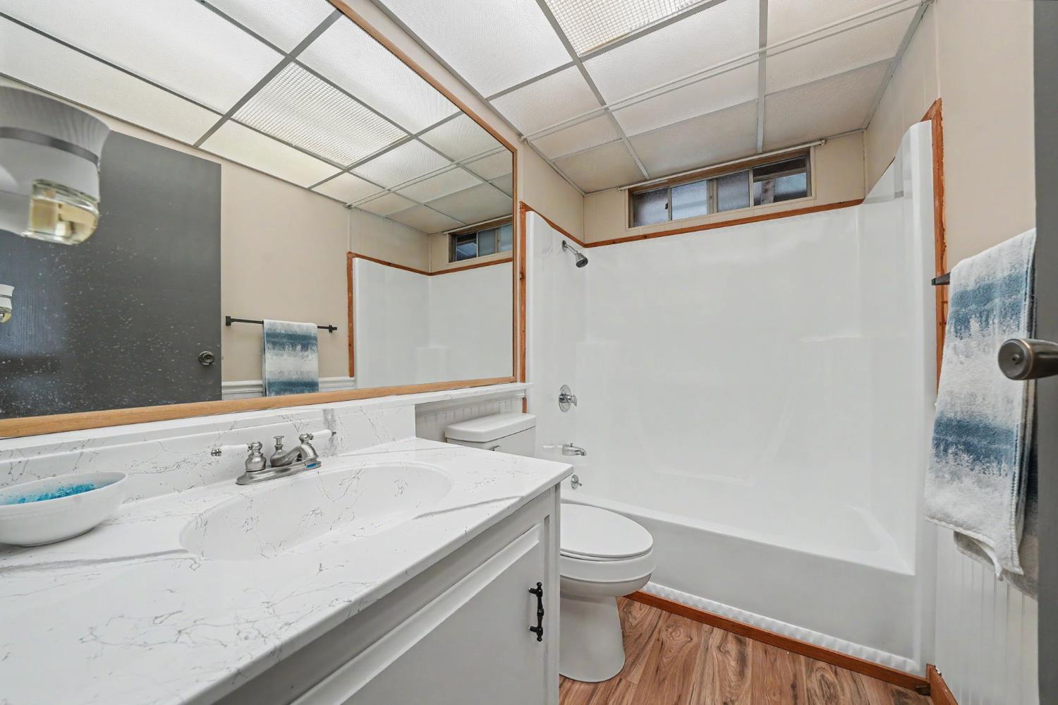150 Clinton Road, Unit 7 Jackson, CA 95642 - Photo 23 of 42 Guest bathroom