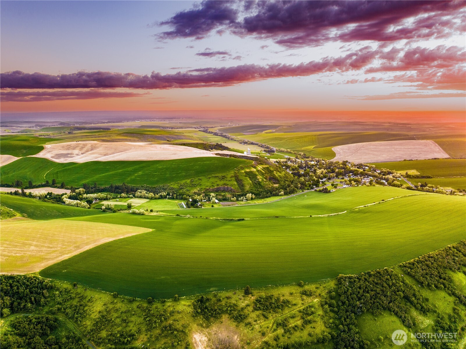 3 Biscuit Ridge Road Waitsburg, WA 99361 - Photo 4 of 9 a view of an ocean and beach