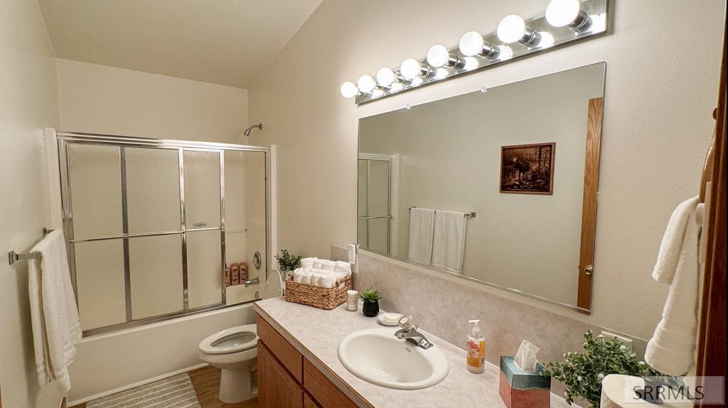 137 Spruce Street Ashton, ID 83420 - Photo 15 of 22 Full bath in STR area