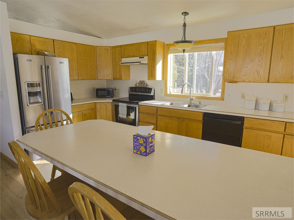 137 Spruce Street Ashton, ID 83420 - Photo 4 of 22 Large kitchen and counter tops