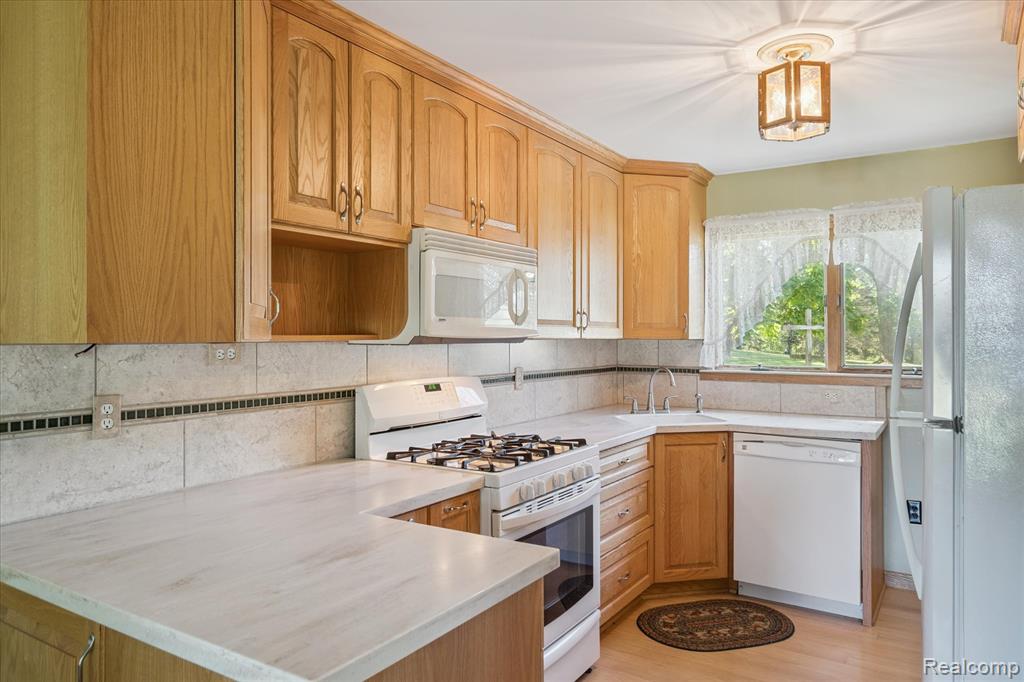 1202 Garden Road Milford, MI 48381 - Photo 11 of 54 Gallery Image 11