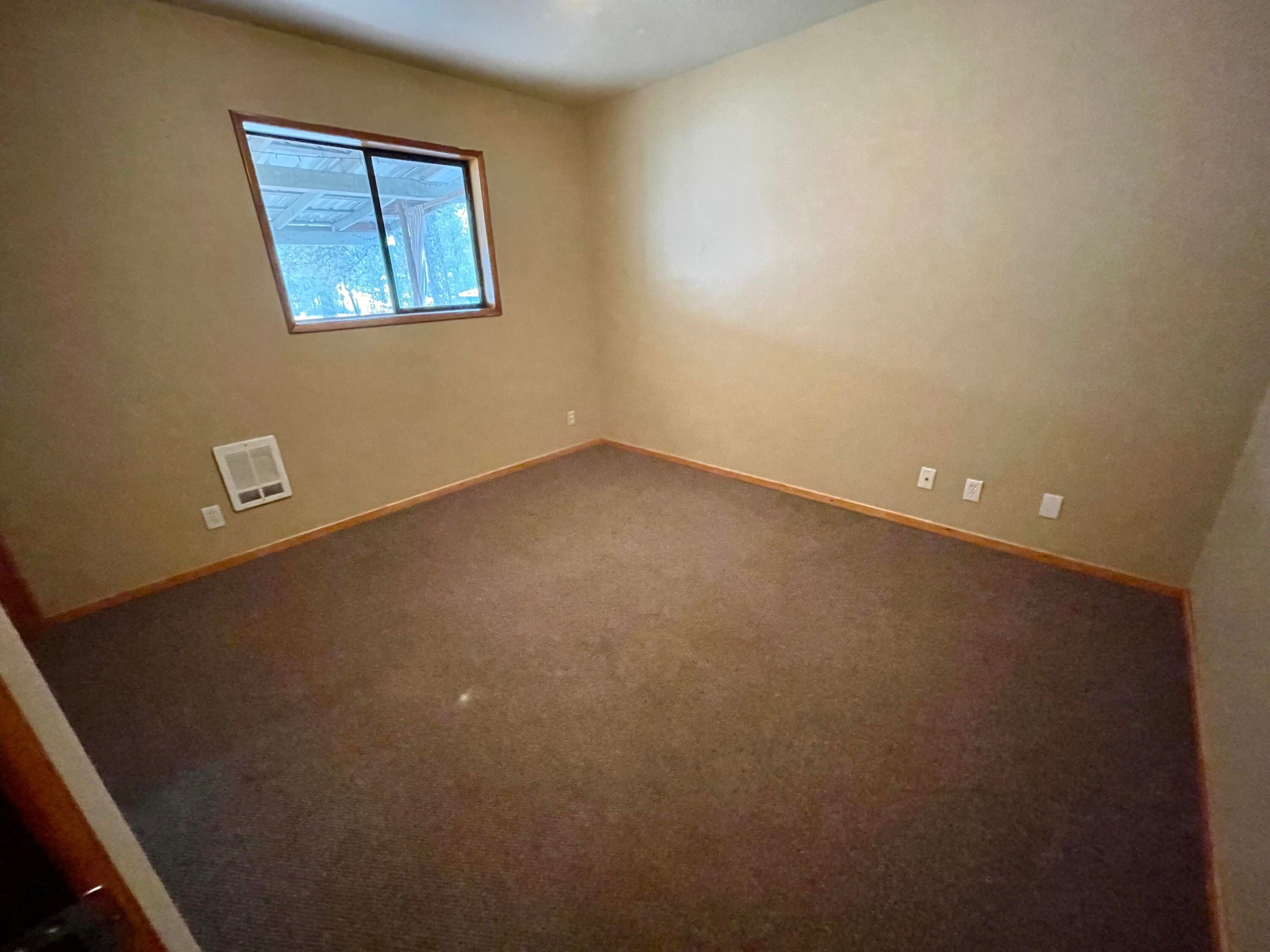 16905 Cagle Road La Pine, OR 97739 - Photo 4 of 23 IMG_4205