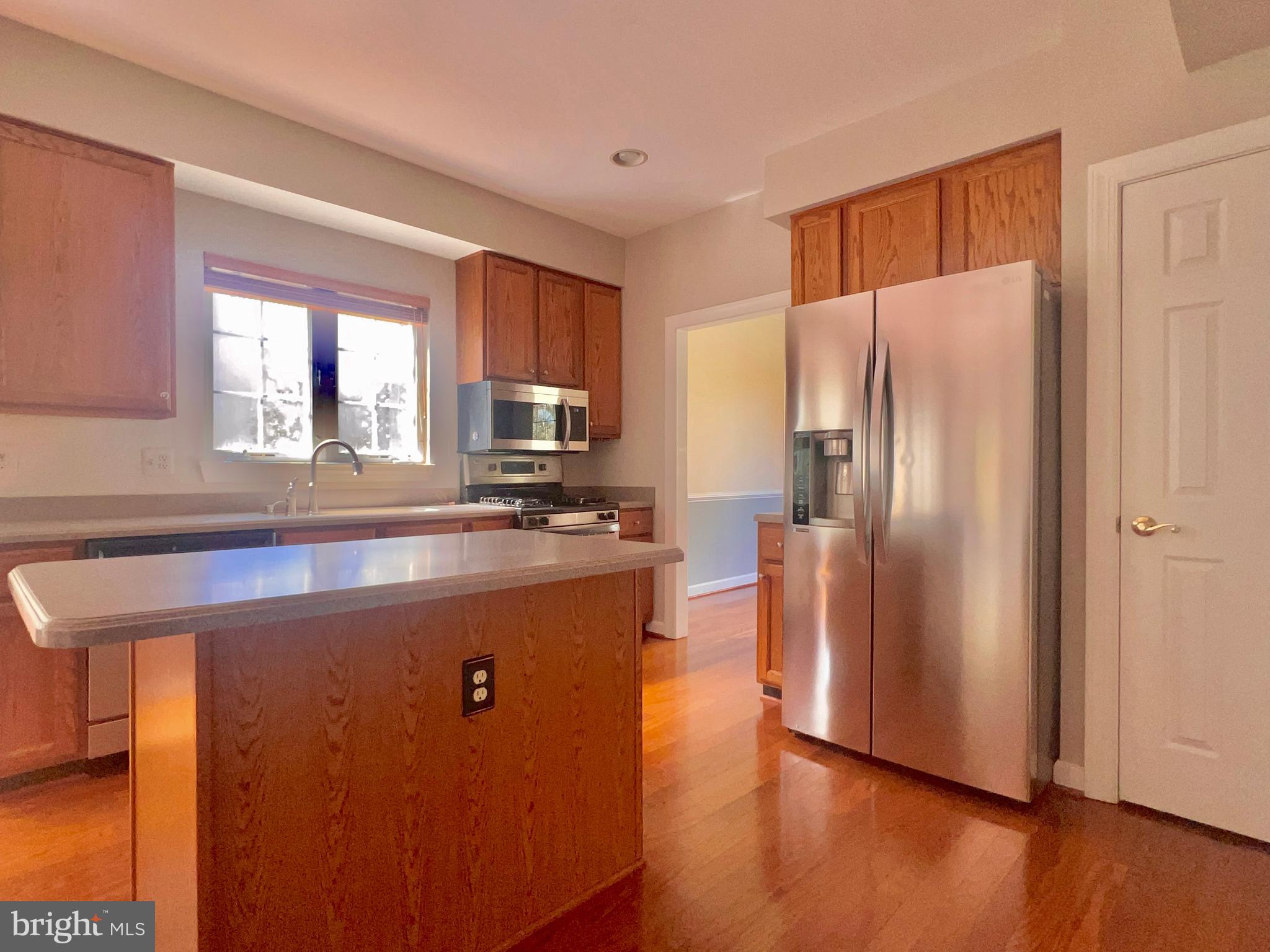 21295 Fultonham Circle Ashburn, VA 20147 - Photo 6 of 33