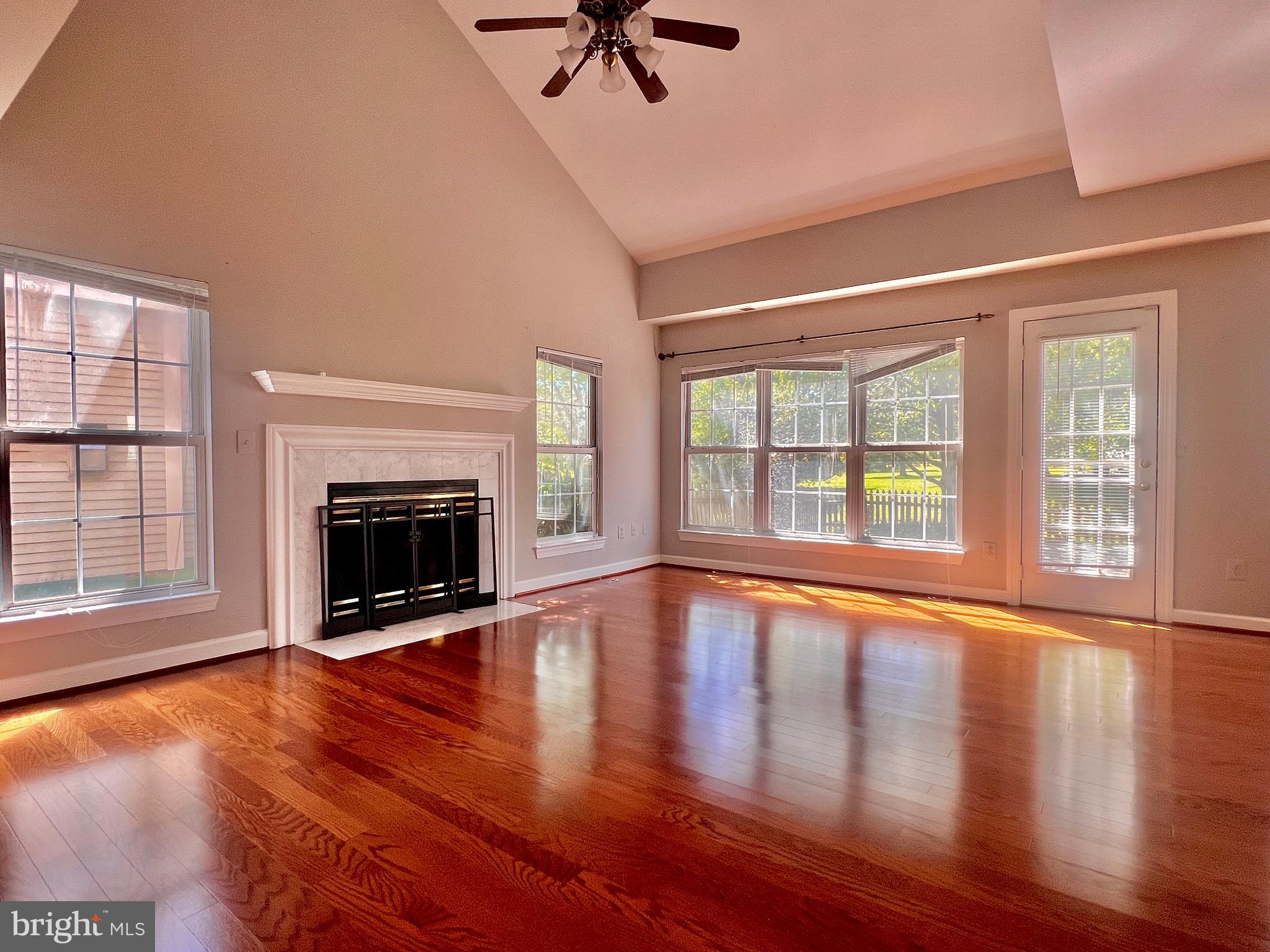 21295 Fultonham Circle Ashburn, VA 20147 - Photo 9 of 33