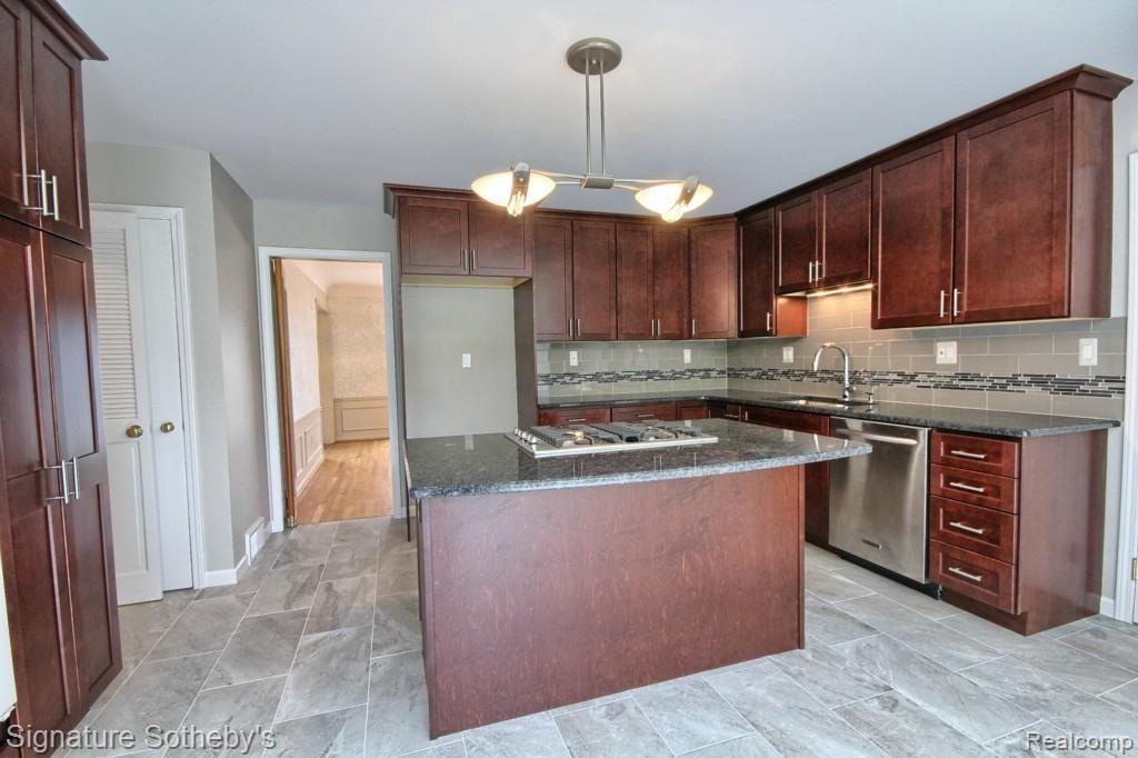 4137 Nearbrook Road Bloomfield Hills, MI 48302 - Photo 7 of 28 Kitchen.jpg