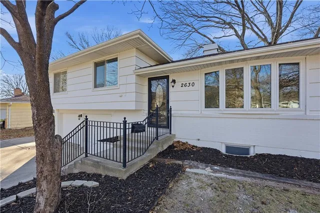 $425,000 | 2630 Seminole Drive, Kansas City, MO 64116