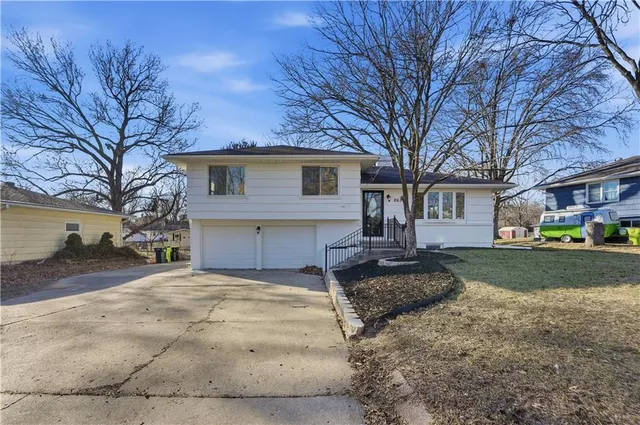 $425,000 | 2630 Seminole Drive, Kansas City, MO 64116