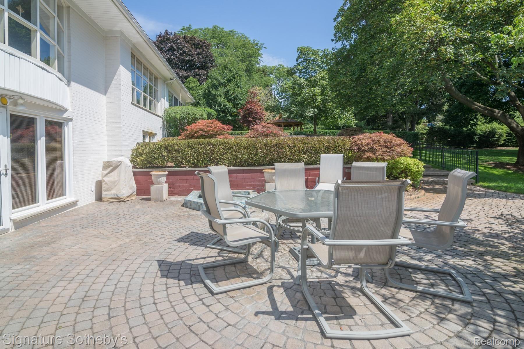 172 Chesterfield Road Bloomfield Hills, MI 48304 - Photo 66 of 98 023_26.jpg Patio from lower level
