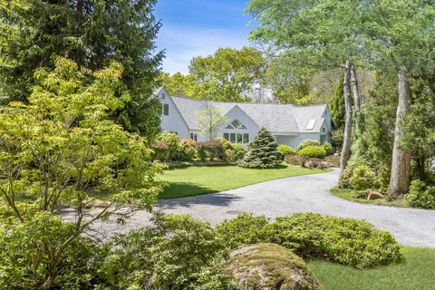 $4,100,000 | 5 Ely Brook To Hands Creek Road, East Hampton, NY 11937