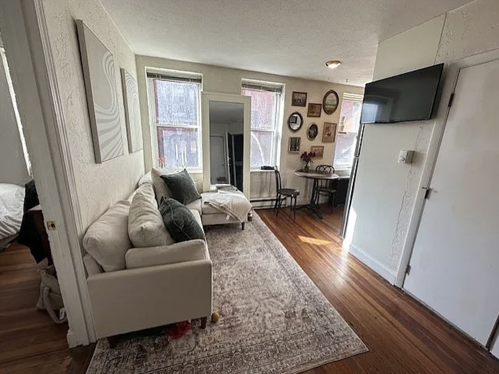 35 Charter Street, Unit 4 Boston, MA 02113 - Photo 4 of 11