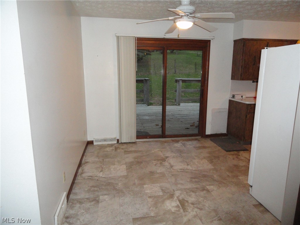 52 York Road Chester, WV 26034 - Photo 5 of 35