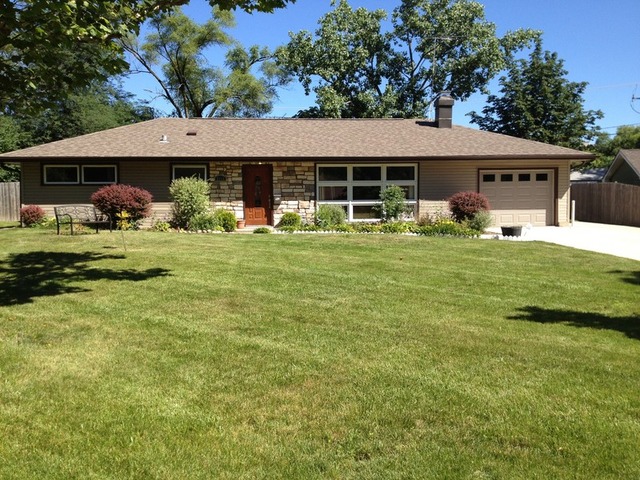 2114 Paddock Lane Wheaton, IL 60187 - Photo 1 of 18