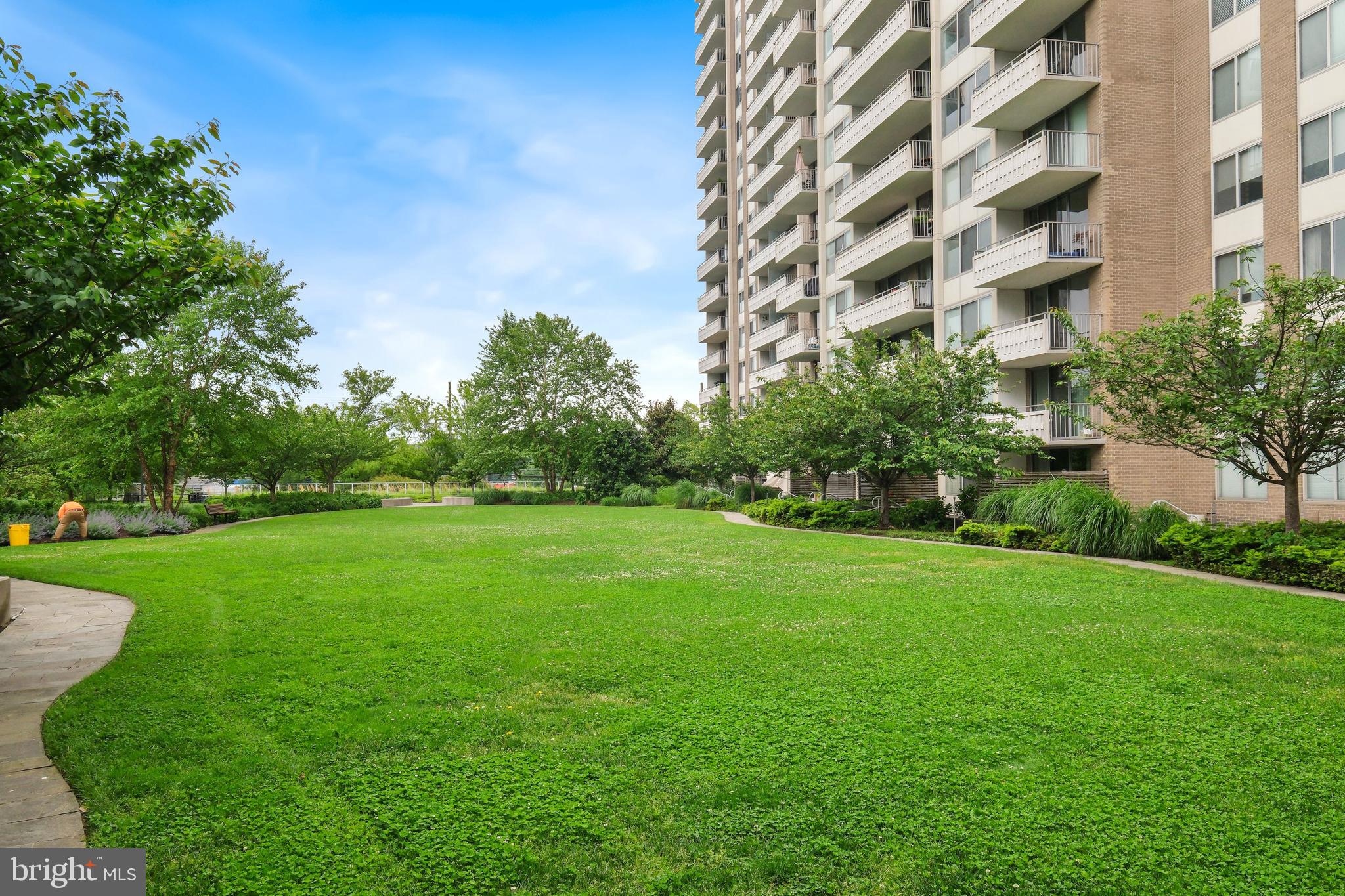 5101 River Road, Unit 513 Bethesda, MD 20816 - Photo 30 of 42 Beautiful Green Space