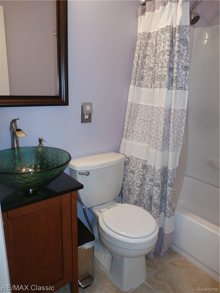 1176 Beta Road Walled Lake, MI 48390 - Photo 26 of 31 P9300519.JPG