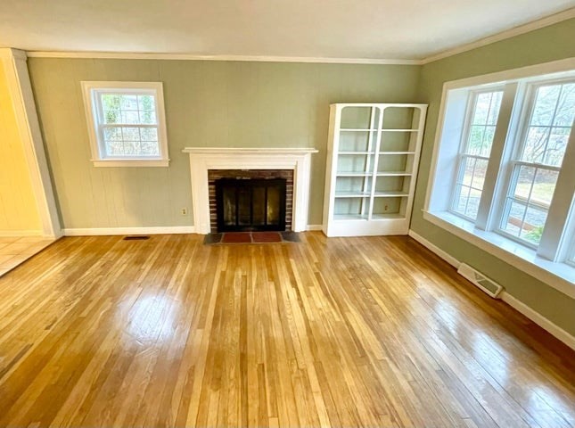 66 Elaine Road Hyannis, MA 02601 - Photo 3 of 16 Gallery Image 3