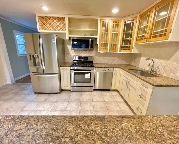 66 Elaine Road Hyannis, MA 02601 - Photo 6 of 16 Gallery Image 6