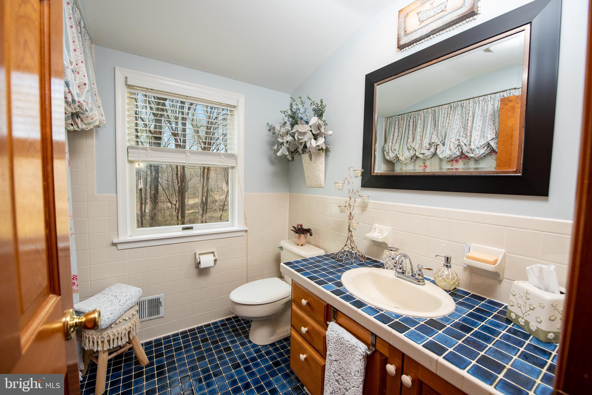 8524 Reservoir Road Fulton, MD 20759 - Photo 34 of 49 Upper level hall bath