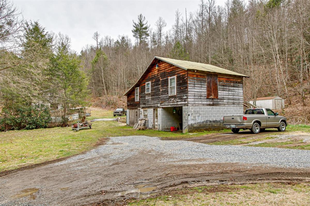 363 Piney Grove Road Hampton, TN 37658 - Photo 23 of 26 27-Piney Grove-27