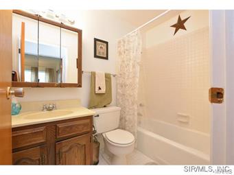 1401 Springfield Drive Belleville, IL 62221 - Photo 18 of 24 Gallery Image 18