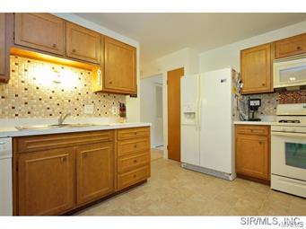 1401 Springfield Drive Belleville, IL 62221 - Photo 10 of 24 Gallery Image 10
