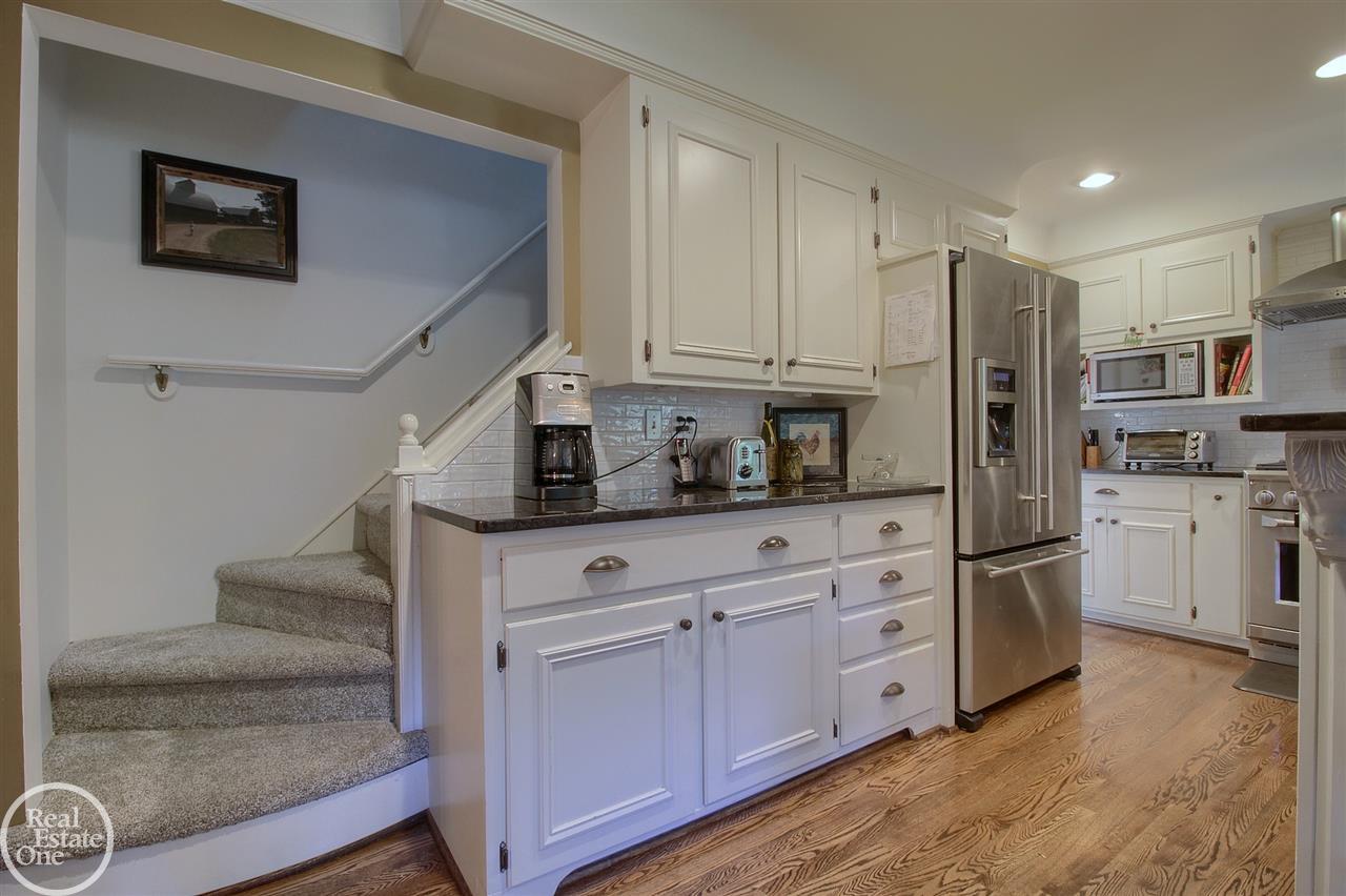 311 Cloverly Road Grosse Pointe Farms, MI 48236 - Photo 11 of 34