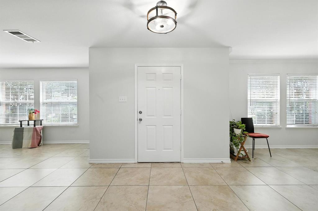 7767 Emilie Lane Frisco, TX 75035 - Photo 3 of 34