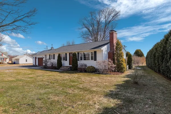a view of a house with a yard