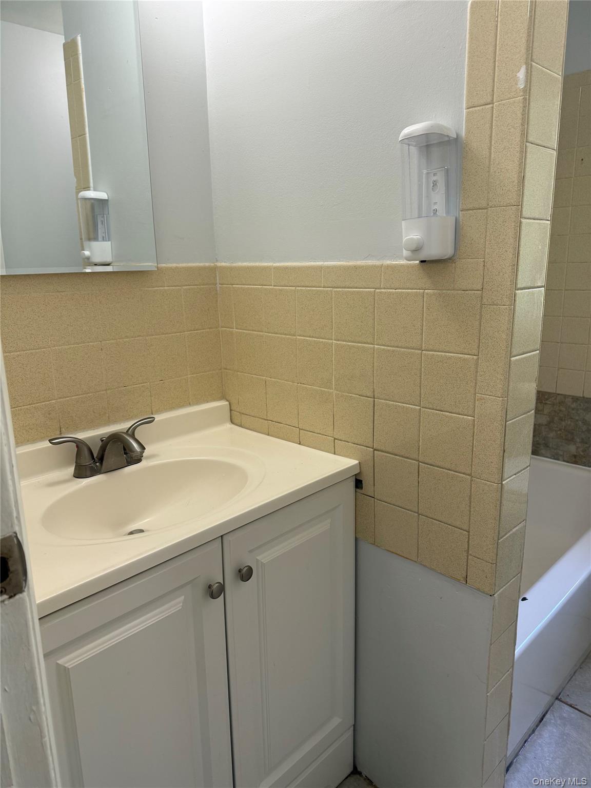 570 Mt Hope Road, Unit 1 Middletown, NY 10940 - Photo 9 of 41 full bath on the second floor