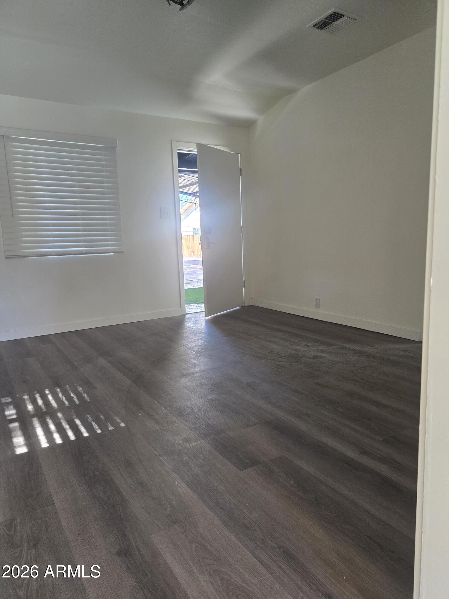 746 West Coolidge Street Phoenix, AZ 85013 - Photo 10 of 29 Living room