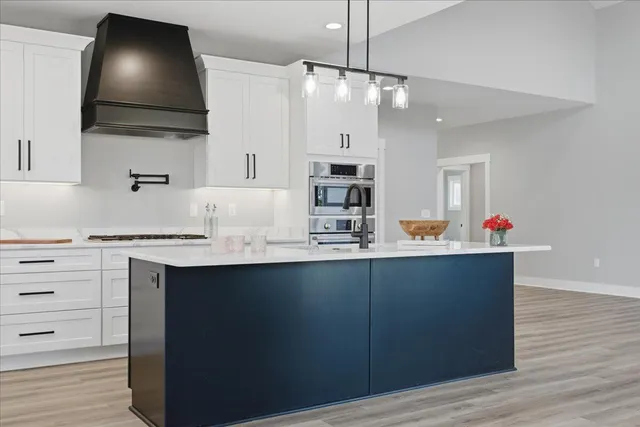 $1,648,500 | 172 Lakewatch Circle, Moneta, VA 24121