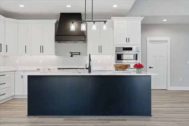 $1,648,500 | 172 Lakewatch Circle, Moneta, VA 24121