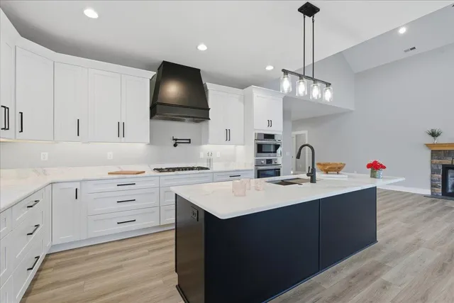 $1,648,500 | 172 Lakewatch Circle, Moneta, VA 24121