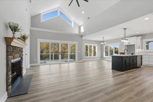 $1,648,500 | 172 Lakewatch Circle, Moneta, VA 24121