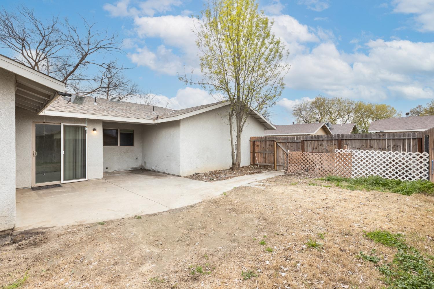 2242 Harvard Avenue Clovis, CA 93612 - Photo 29 of 34 a view of a house with a outdoor space