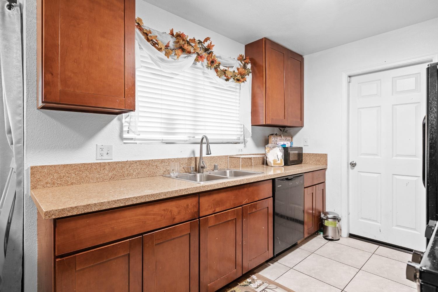 2242 Harvard Avenue Clovis, CA 93612 - Photo 7 of 34 a kitchen with a sink and a cabinets