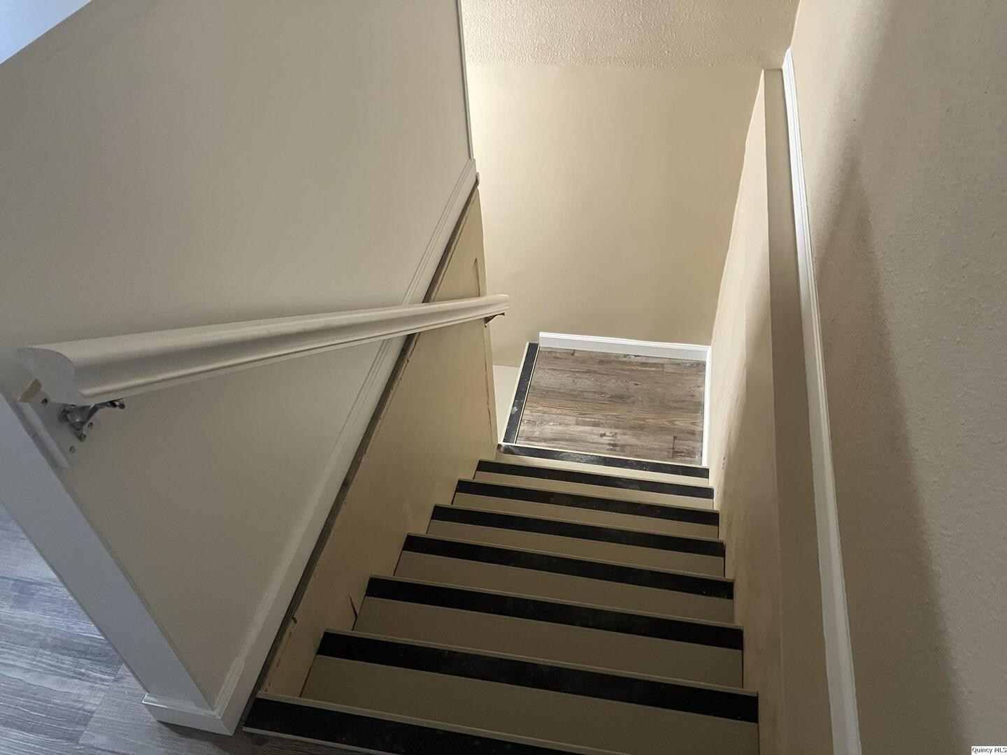 2525 Larch Road Quincy, IL 62301 - Photo 14 of 21 a view of entryway