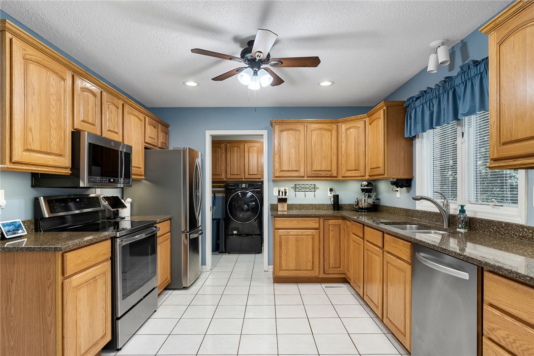 408 Sapphire Court Seneca, SC 29672 - Photo 11 of 49