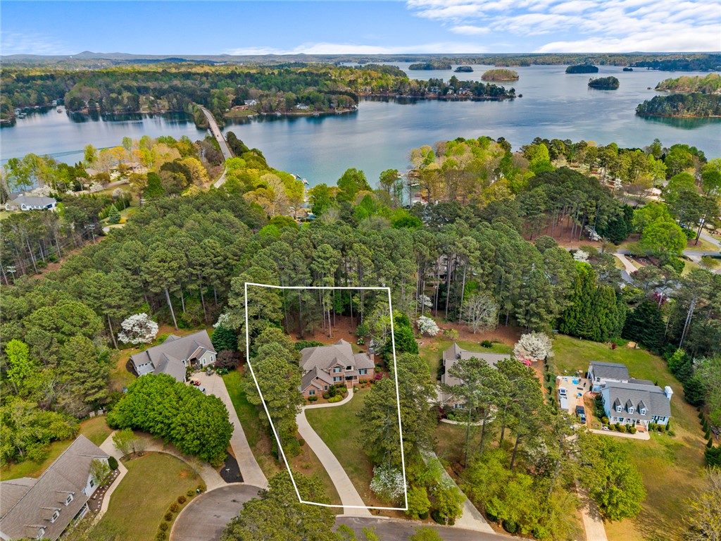 408 Sapphire Court Seneca, SC 29672 - Photo 2 of 49