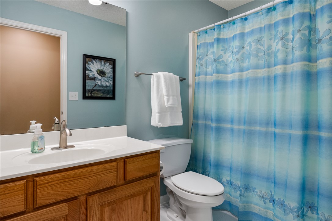 408 Sapphire Court Seneca, SC 29672 - Photo 21 of 49 Upper level full bath