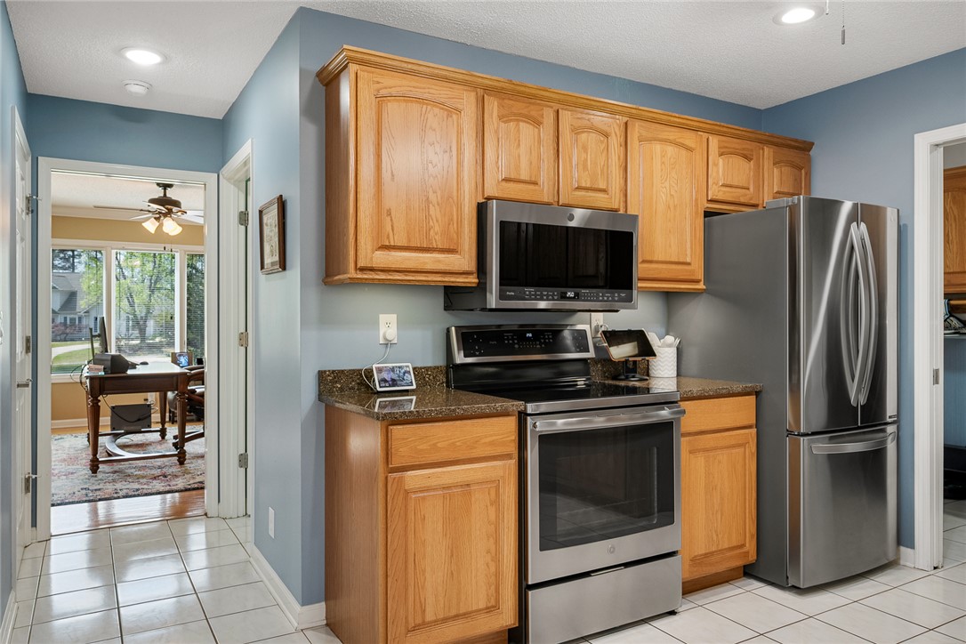 408 Sapphire Court Seneca, SC 29672 - Photo 10 of 49